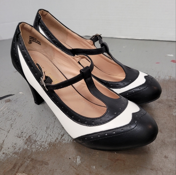 Chase + Chloe Shoes - FINAL $ CHASE + CHLOE OXFORD PUMPS HEELS T-STRAPE SHOES SZ 7.5
